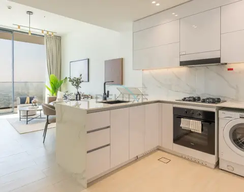 High-Rise 1-Bedroom with Lake and City Views Easy Access to Downtown — JVC — photo 5
