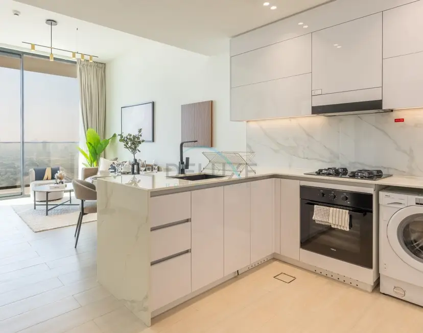 High-Rise 1-Bedroom with Lake and City Views Easy Access to Downtown — JVC — photo 5