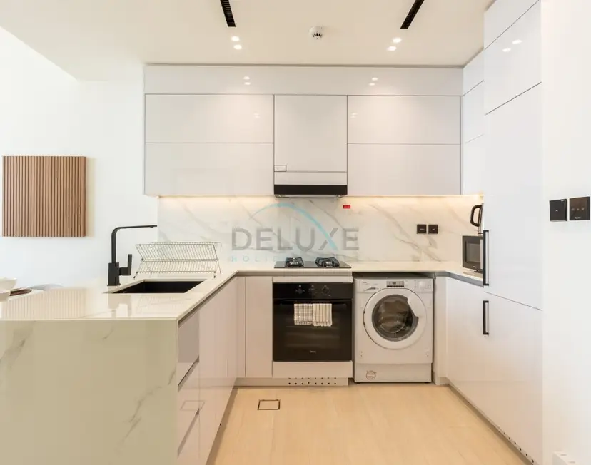 High-Rise 1-Bedroom with Lake and City Views Easy Access to Downtown — JVC — photo 6