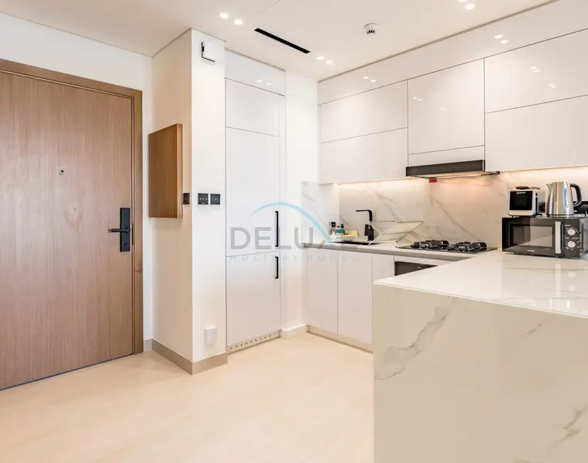 Skyline-View 1-Bedroom with Balcony,Minutes to Downtown and Marina — JVC — photo 7