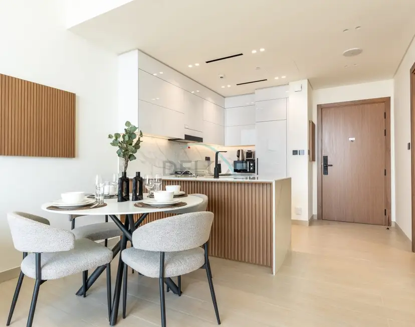 High-Rise 1-Bedroom with Lake and City Views Easy Access to Downtown — JVC — photo 7