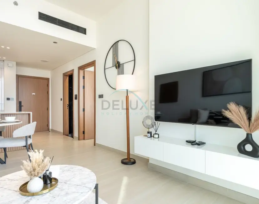 High-Rise 1-Bedroom with Lake and City Views Easy Access to Downtown — JVC — photo 9