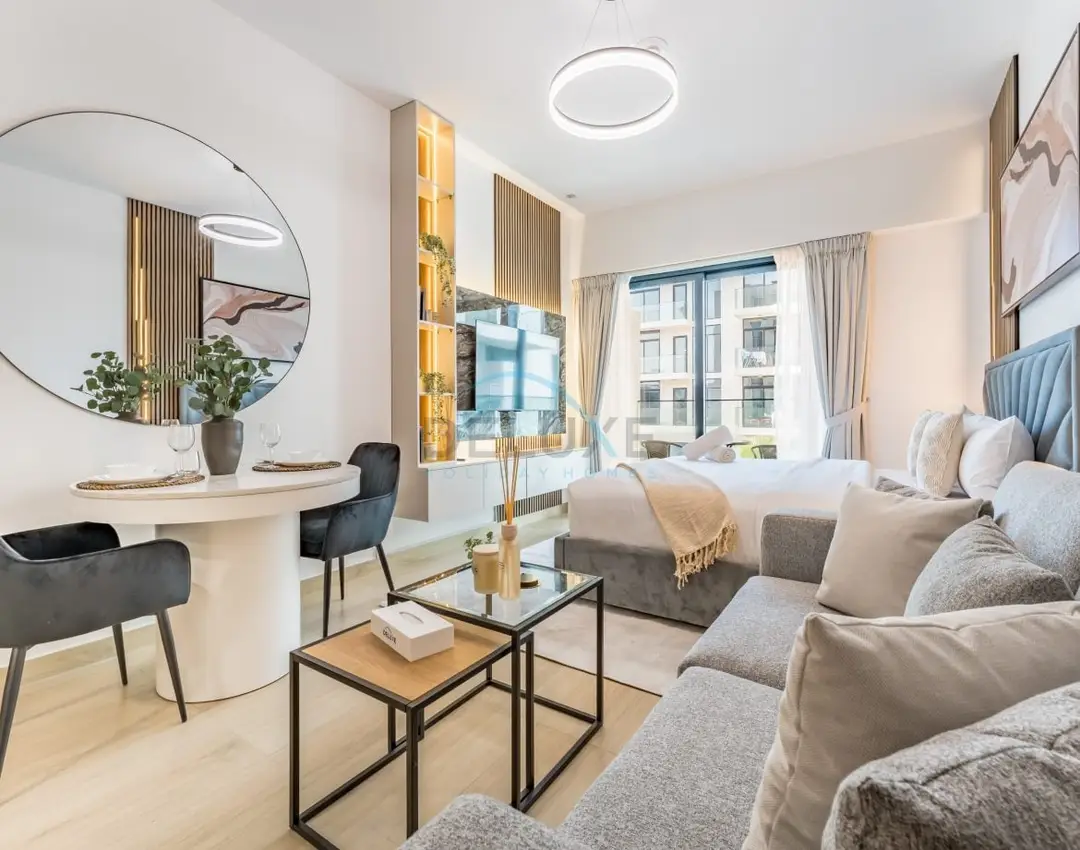 Pool and Community View Studio with Balcony Near Park — JVC
