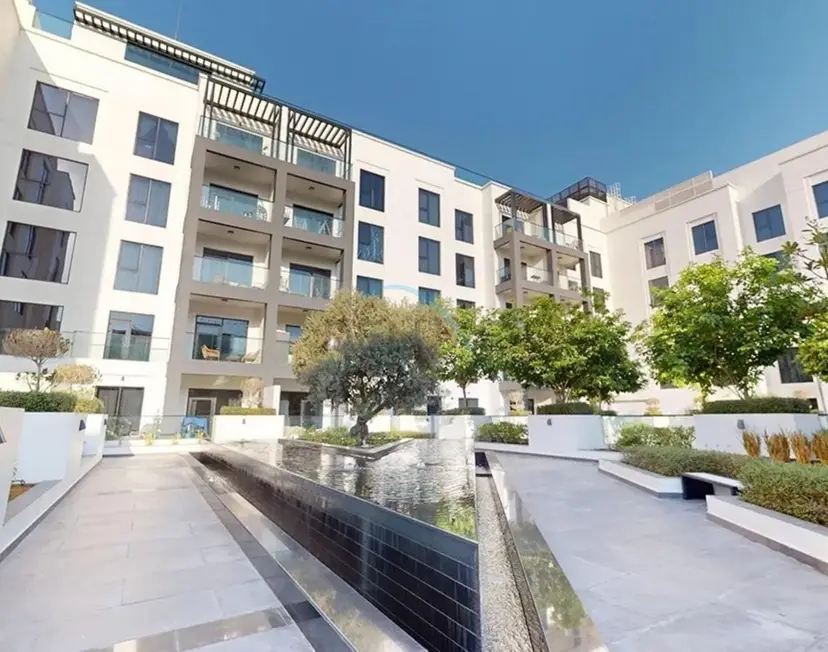 Near The Mall and Steps from the Park, Hyati Avenue — JVC — photo 17