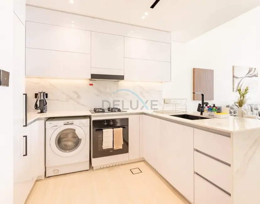 High-Floor 1-Bedroom with Balcony Overlooking the Lake — JVC — photo 8