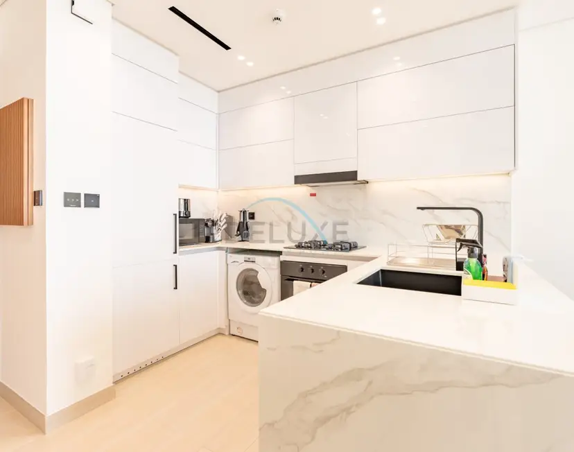 High-Floor 1-Bedroom with Balcony Overlooking the Lake — JVC — photo 9