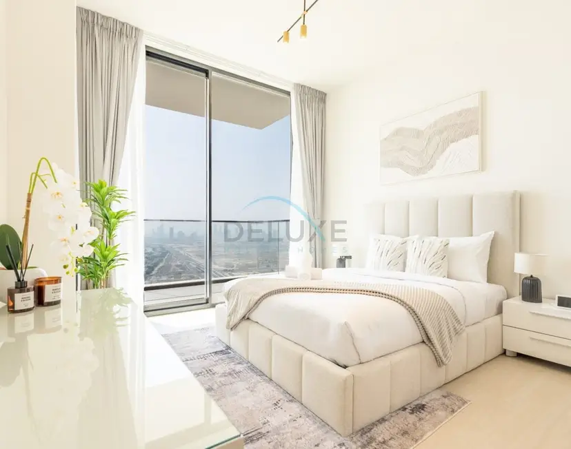 High-Floor 1-Bedroom with Balcony Overlooking the Lake — JVC — photo 4