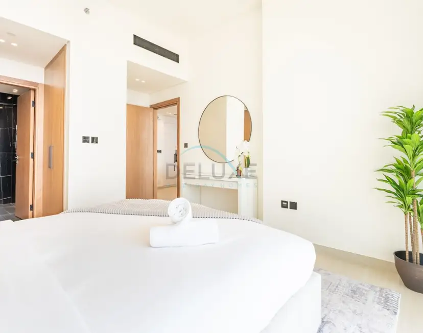 High-Floor 1-Bedroom with Balcony Overlooking the Lake — JVC — photo 16