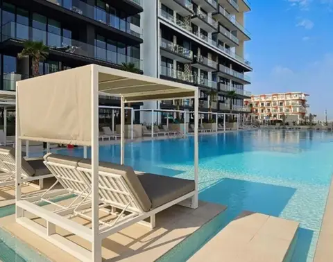 High-Floor 1-Bedroom with Balcony Overlooking the Lake — JVC — photo 5