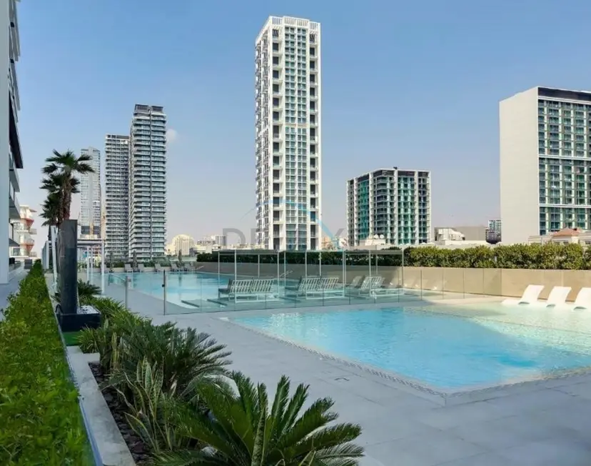 High-Floor 1-Bedroom with Balcony Overlooking the Lake — JVC — photo 26