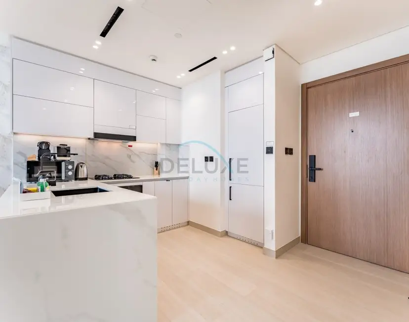 Sky Level 1-Bedroom with Lake View and City Glimpse — JVC — photo 7