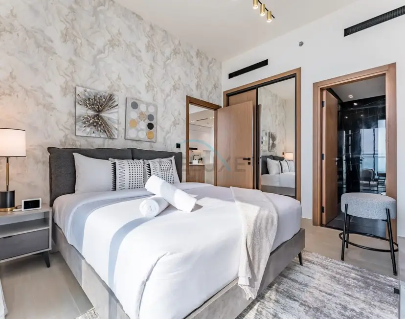 Sky Level 1-Bedroom with Lake View and City Glimpse — JVC — photo 14