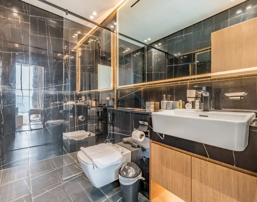 Sky Level 1-Bedroom with Lake View and City Glimpse — JVC — photo 17