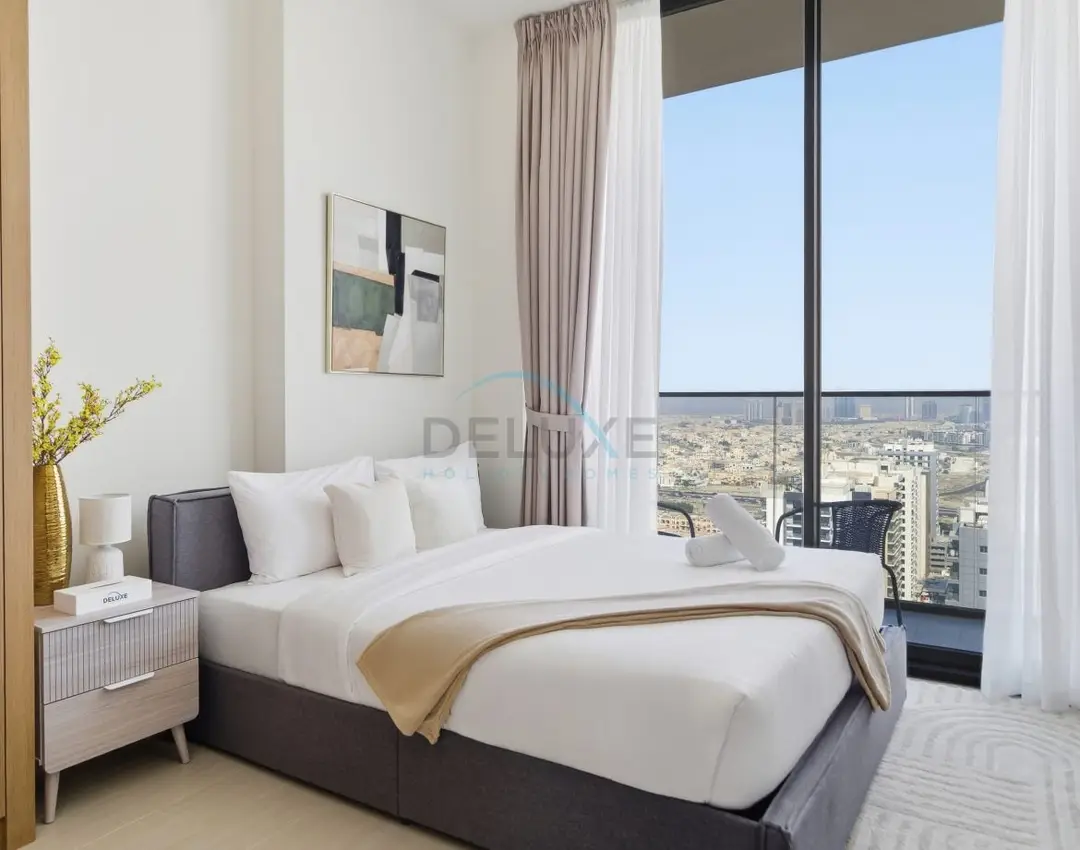 Modern Studio on High Floor with Stunning City Views near Circle Mall — JVC