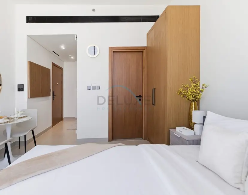 Modern Studio on High Floor with Stunning City Views near Circle Mall — JVC — photo 6