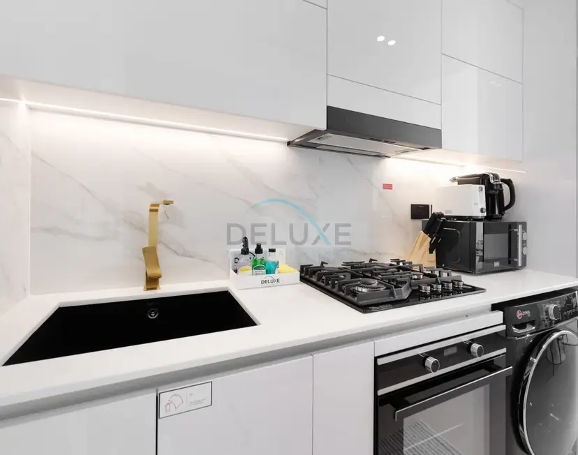 Modern Studio on High Floor with Stunning City Views near Circle Mall — JVC — photo 7