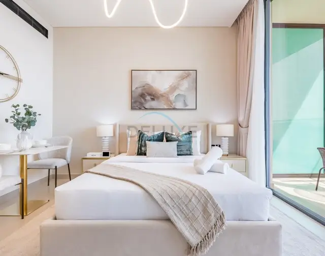 Studio with Community Views, Steps from Circle Mall and Parks — JVC