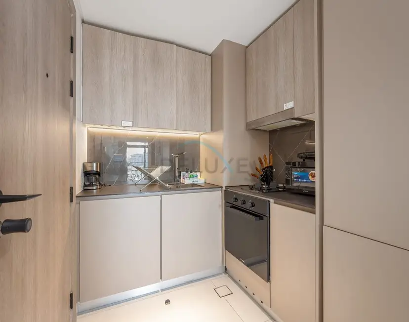 Prime Location, Near Bus Stop, Steps from the Park — JVC — photo 4