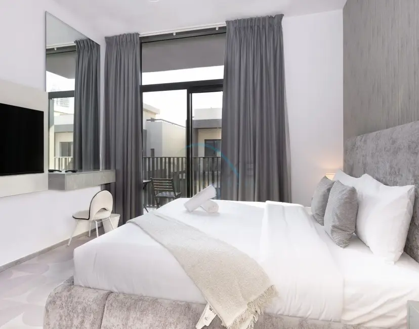 Central Location with Easy Access to Al Khail Road, Near Bus Stops — JVC — photo 9