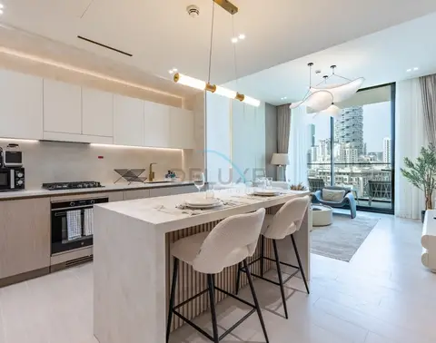 Chic 1-Bedroom Next to a Community Park — JVC — photo 2