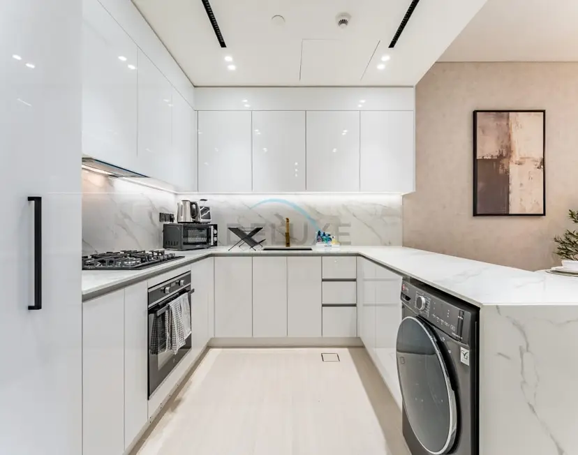 Sky-High 1-Bedroom with Community View — JVC — photo 10