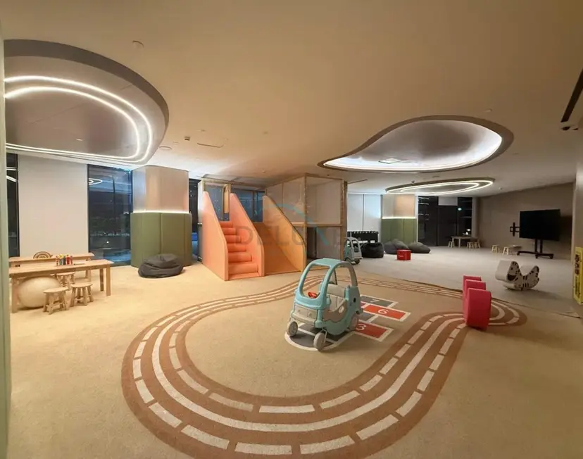 Bright 1-Bedroom Apartment Stay with Mini Pool — JVC — photo 33