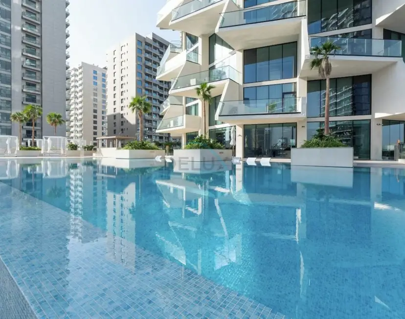 Bright 1-Bedroom Apartment Stay with Mini Pool — JVC — photo 39