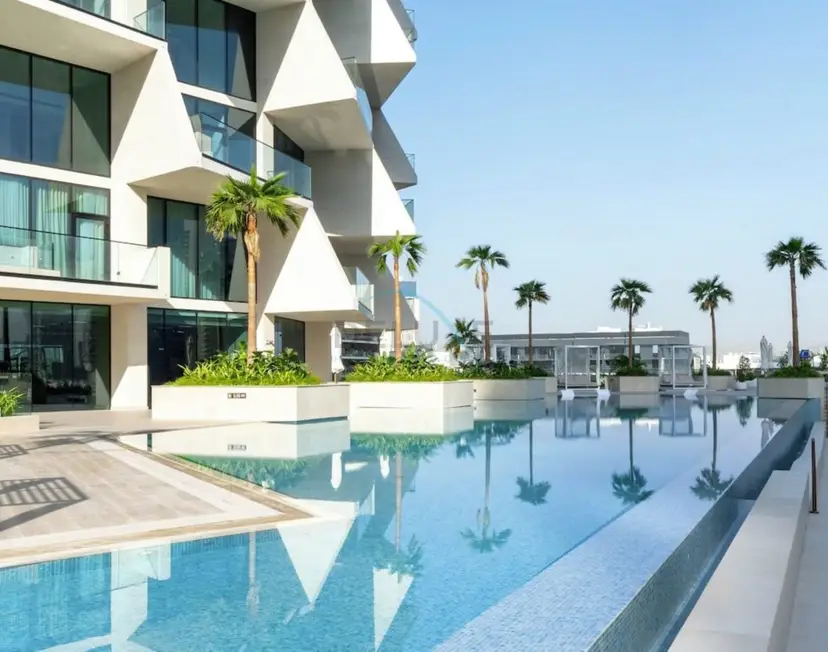 Bright 1-Bedroom Apartment Stay with Mini Pool — JVC — photo 40