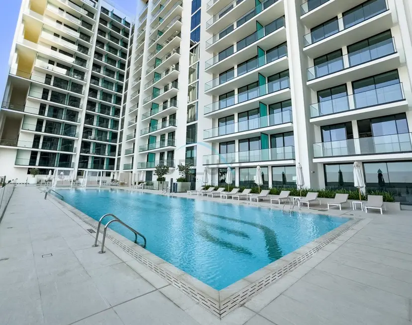 Sky-High 1-Bedroom with Community View — JVC — photo 24