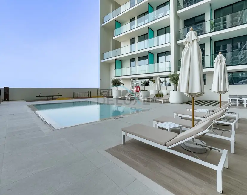 Sky-High 1-Bedroom with Community View — JVC — photo 28