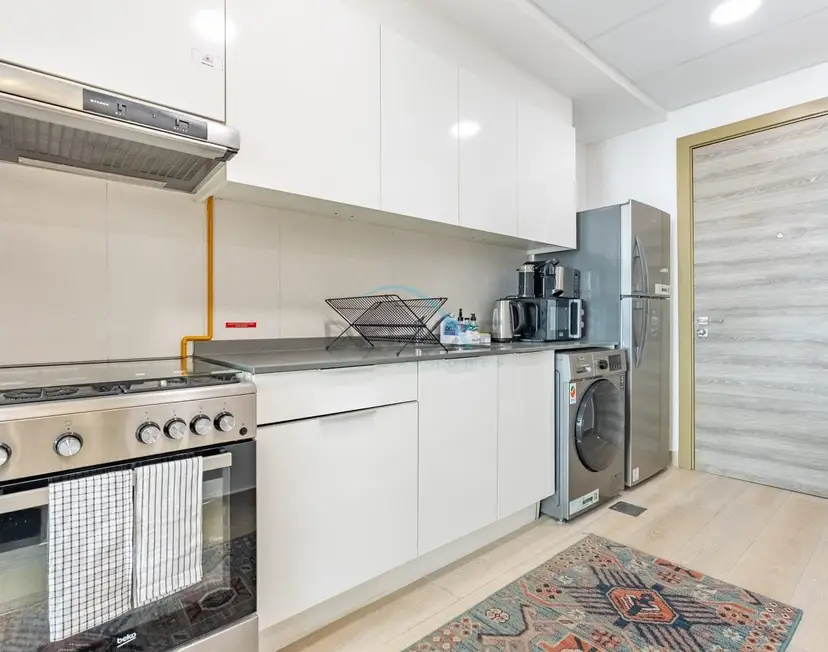Sky-High Studio, Few Minutes Walk from Circle Mall and Near the Park — JVC — photo 6