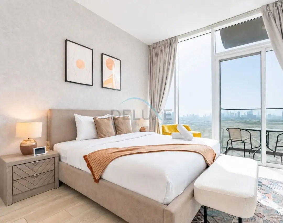 Sky-High Studio, Few Minutes Walk from Circle Mall and Near the Park — JVC
