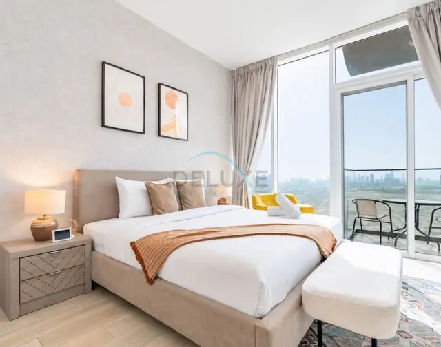 Sky-High Studio, Few Minutes Walk from Circle Mall and Near the Park — JVC